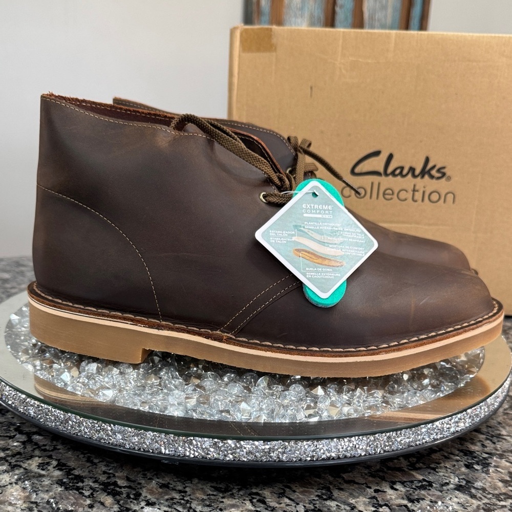 Clarks Men’s Dark Brown leather Chukka Boots with Tan Sole NEW 12W